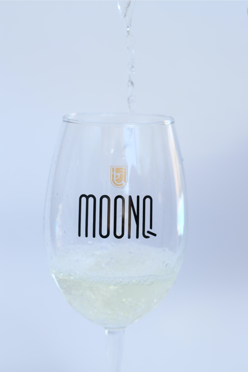 MOONQ White Dry Wine - Voskehat 2022