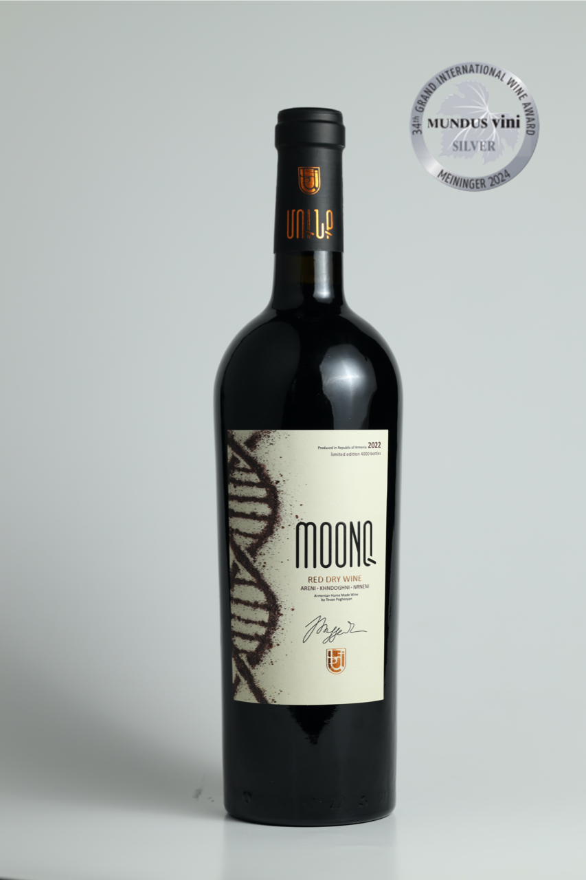 MOONQ Red Dry Wine - Areni-Khndoghni-Nrneni 2022 (Winner of the MUNDUS VINI 2024 Silver Medal)