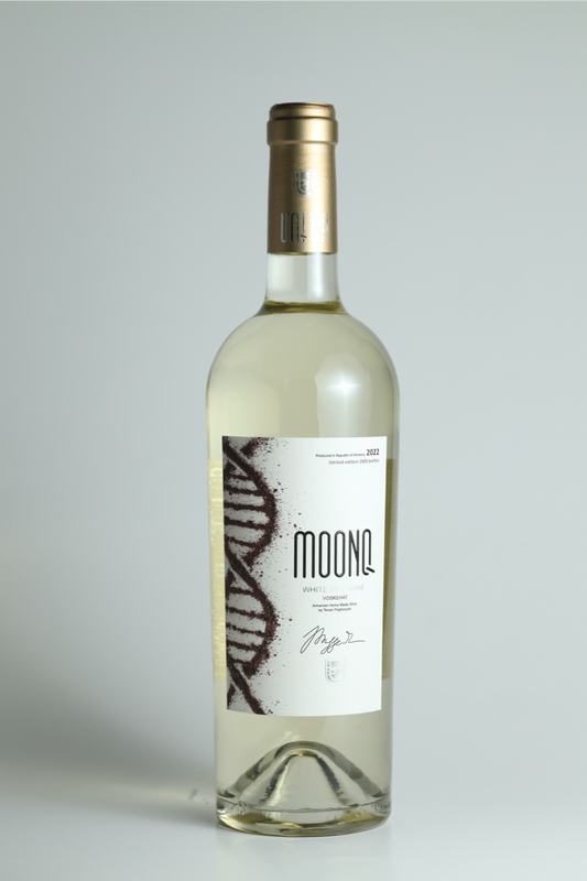 MOONQ White Dry Wine - Voskehat 2022