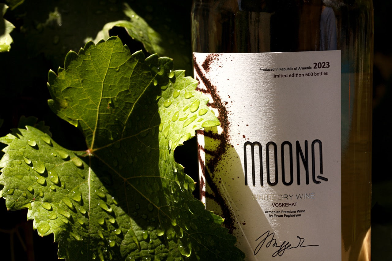 MOONQ White Dry Wine - Voskehat 2023